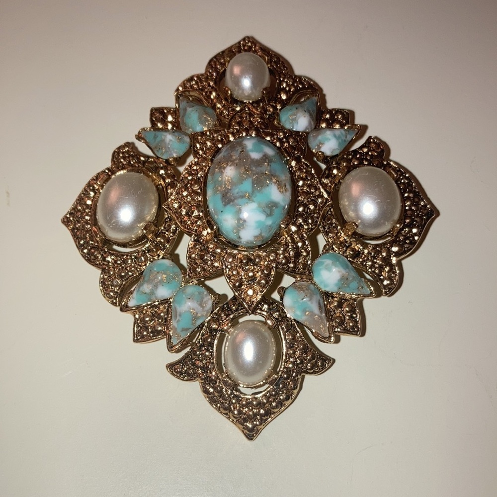 Vintage Sarah Coventry Faux Turquoise and Pearl Large Pendant Brooch.Beautiful